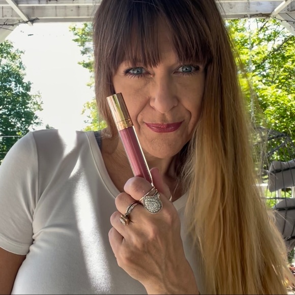 Lip Gloss from the NUDES Collection - Picture 5 of 7